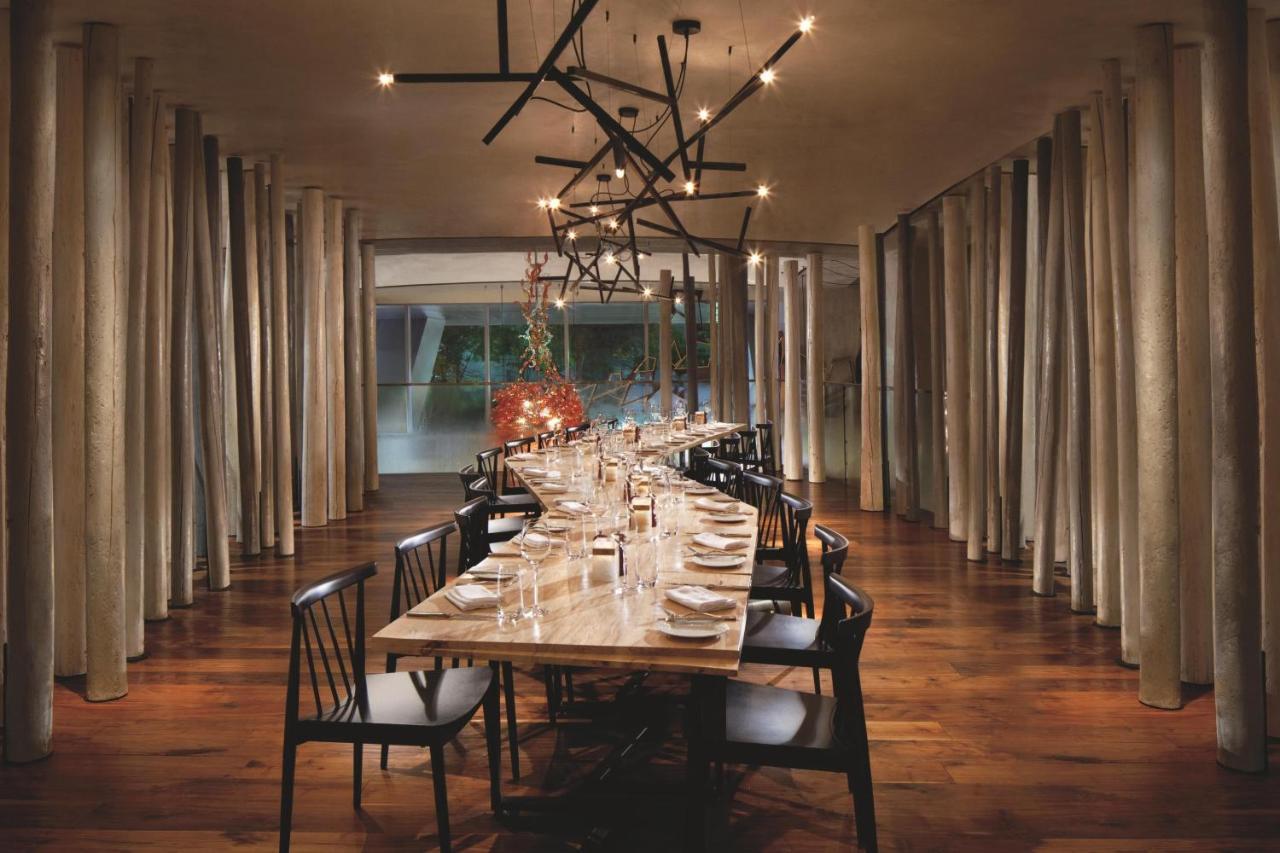 The Ritz-Carlton, Toronto Hotel Exterior photo