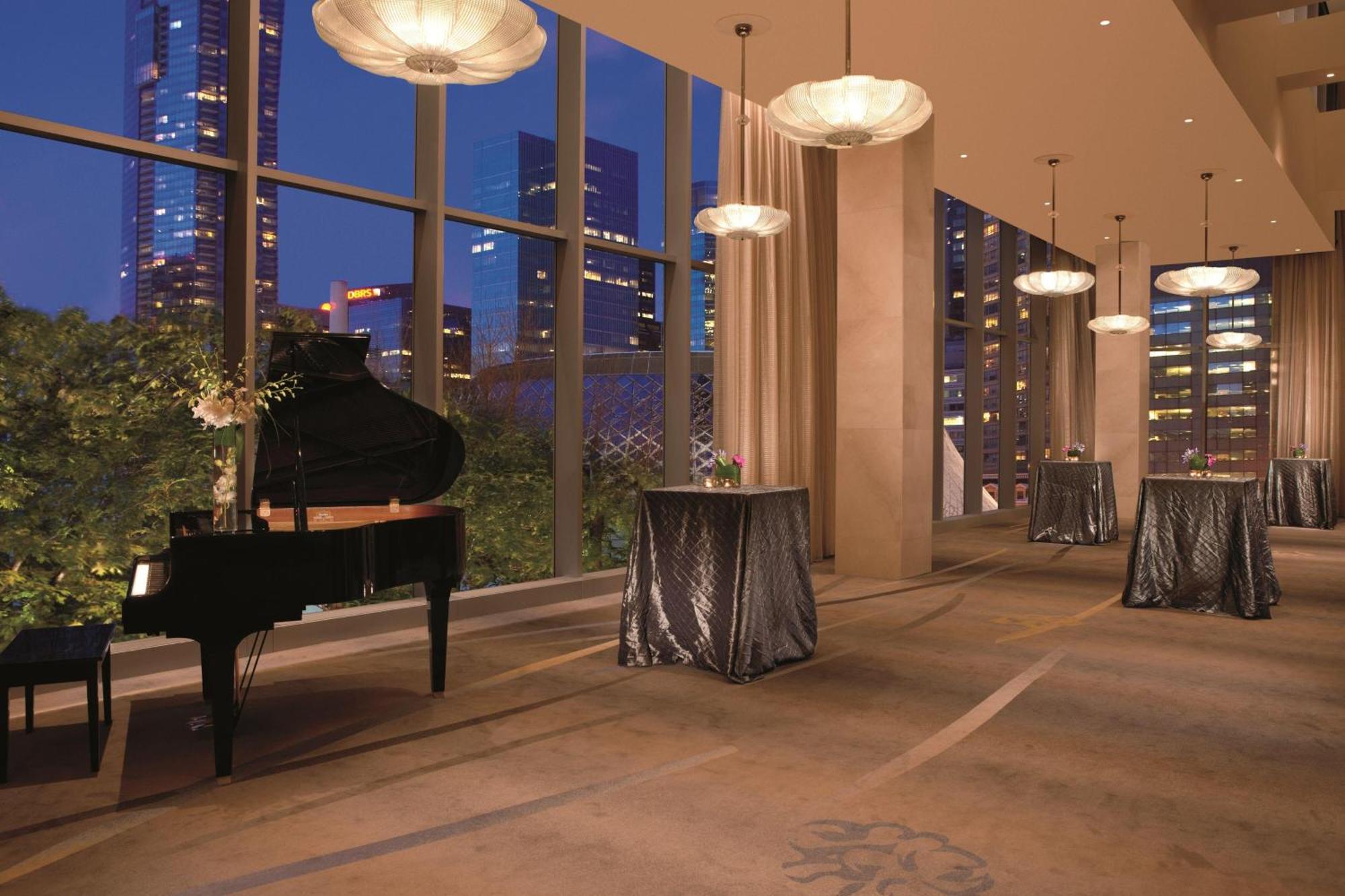 The Ritz-Carlton, Toronto Hotel Exterior photo